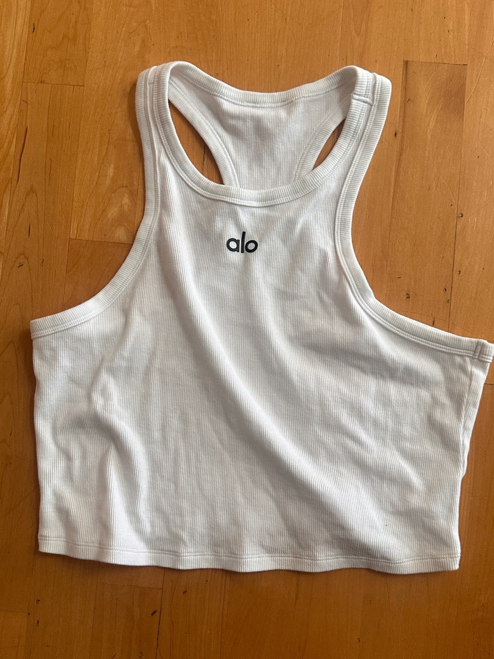 ALO Yoga Women’s White Racerback Crop Tank Top. M